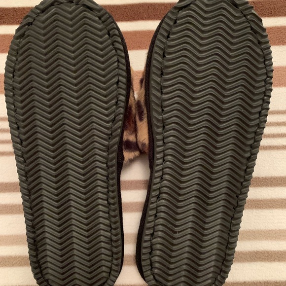Leopard Print Slippers - Picture 6 of 6